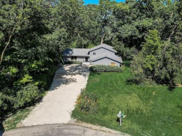 W254 White Mountain Ct, Sullivan, WI 53178-9715