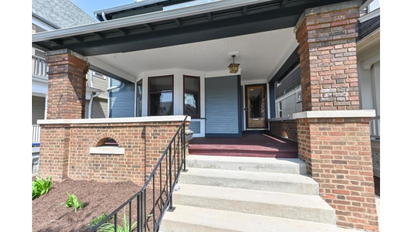 2634 N Farwell Ave Milwaukee, WI 53211 by Shorewest Realtors $449,000