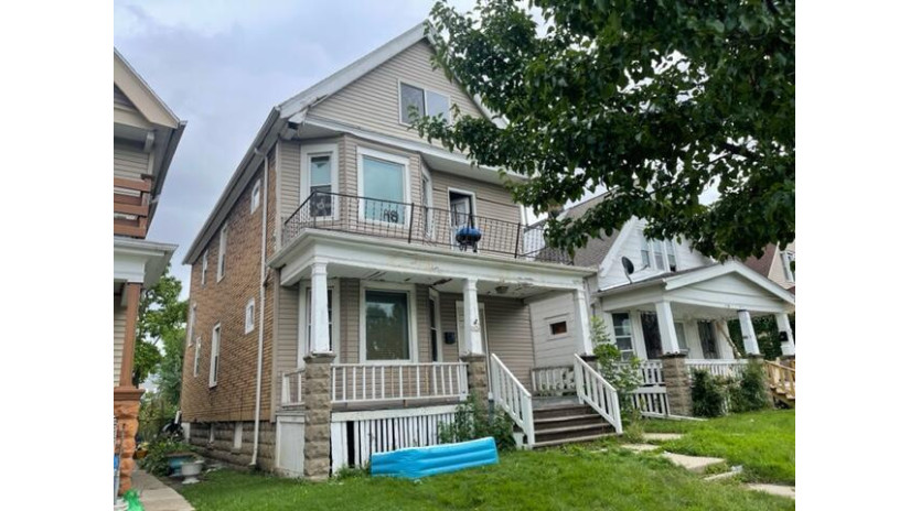 2674 S 10th St Milwaukee, WI 53215 by Homestead Realty, Inc $136,000