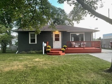 815 15th Ave, Union Grove, WI 53182-1425