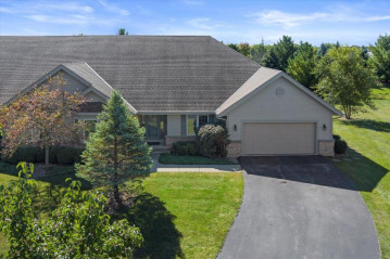 10723 N Oxford Ct, Mequon, WI 53092-8549