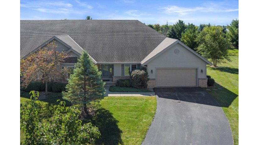 10723 N Oxford Ct Mequon, WI 53092 by Keller Williams Realty-Milwaukee North Shore $479,000