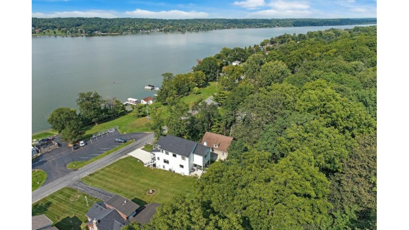 W4173 West End Rd Geneva, WI 53147 by d'aprile properties, LLC~Lake Geneva $1,195,000