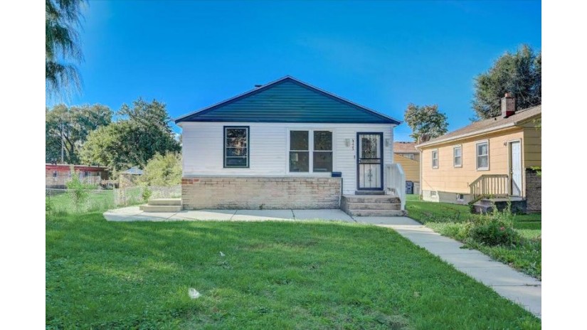 4735 W Luscher Ave Milwaukee, WI 53218 by Midwest Homes $135,000