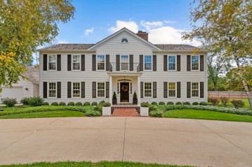 9728 N Courtland Dr, Mequon, WI 53092-6009