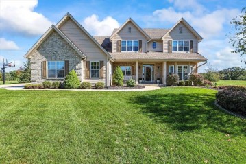 W330S8380 Isabelle Dr, Mukwonago, WI 53149