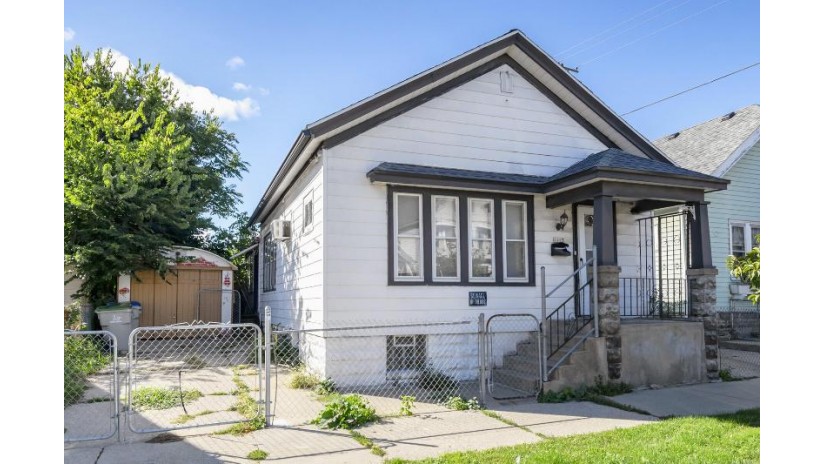 1113 W Madison St Milwaukee, WI 53204 by Ogden & Company, Inc. $99,900