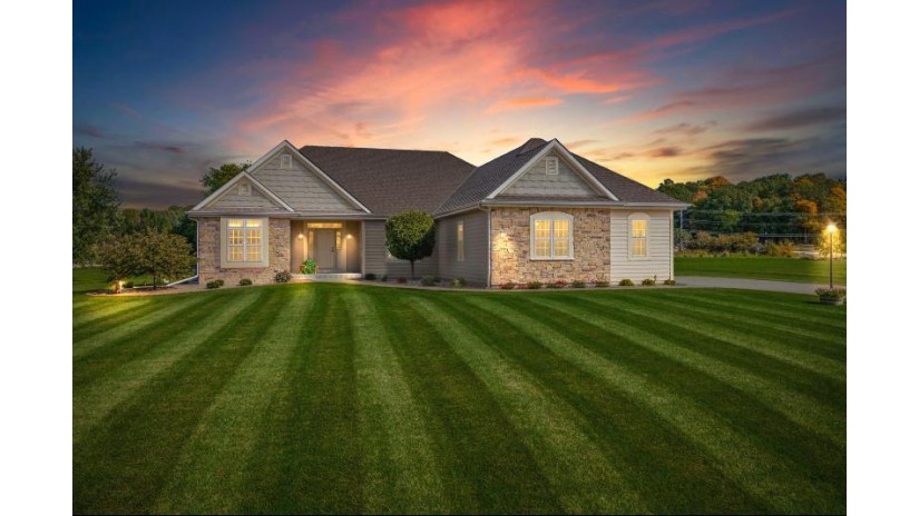 370 Preserve Way Richfield, WI 53017 by Coldwell Banker Elite - info@cb-elite.com $699,900