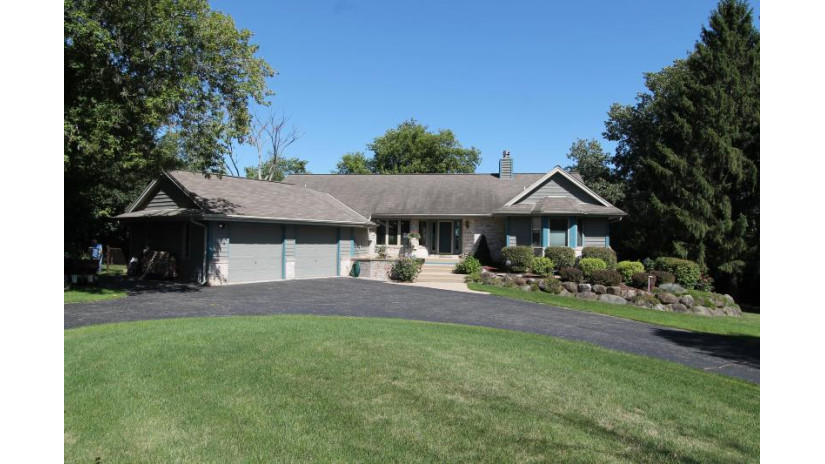 31520 Bridge Dr Waterford, WI 53185 by Bear Realty Of Burlington $649,900