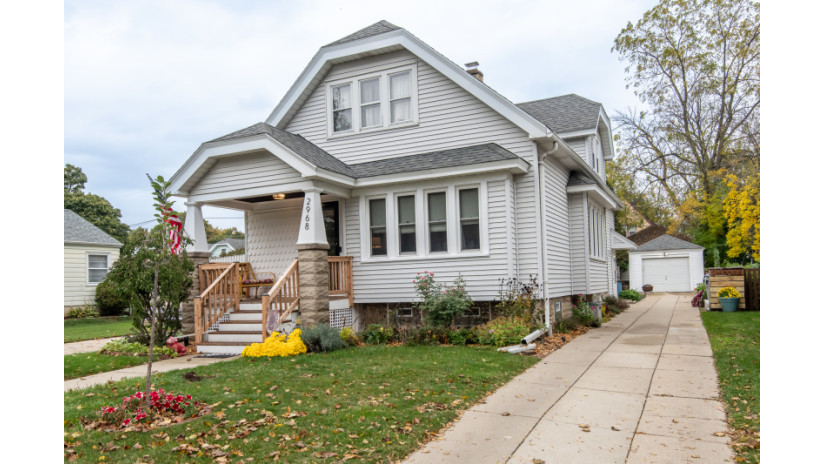 2968 N 75th St Milwaukee, WI 53210 by Shorewest Realtors $225,000