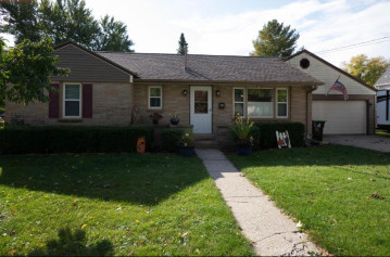 265 W Rogers St, Hartford, WI 53027-1706