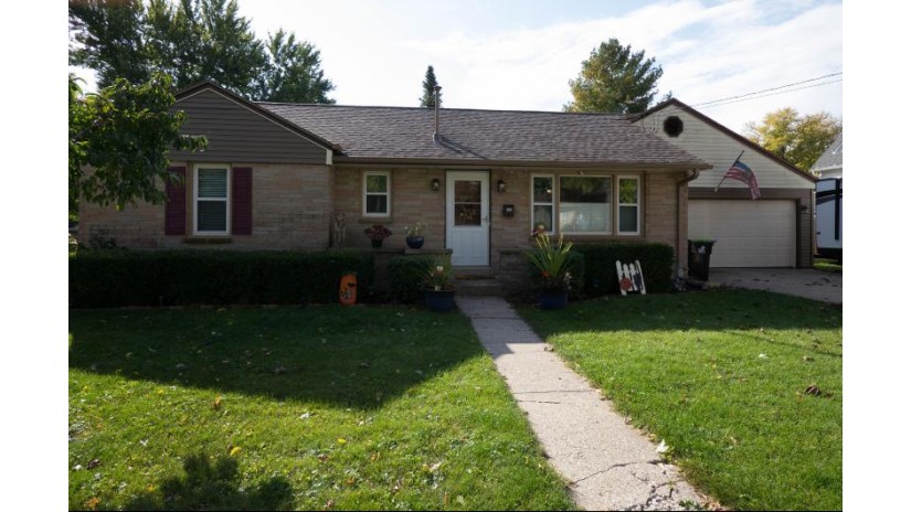 265 W Rogers St Hartford, WI 53027 by Redefined Realty Advisors LLC - 2627325800 $249,900