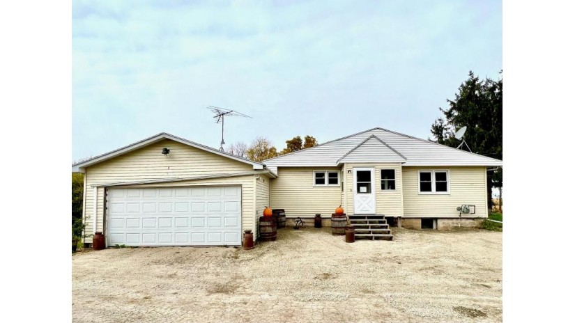 W7375 County Road J Clyman, WI 53039 by Martin Real Estate $339,000