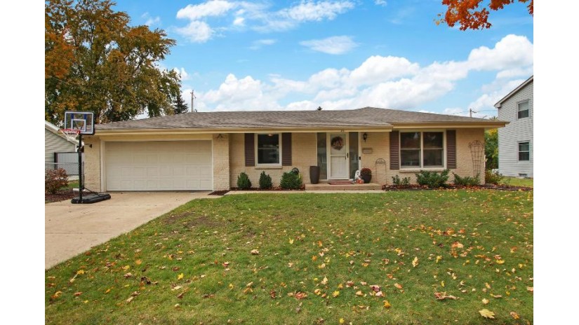 216 Ridgeview Dr Burlington, WI 53105 by Bear Realty Of Burlington $299,900