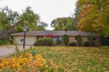 15545 Carpenter Rd, Brookfield, WI 53005-4113