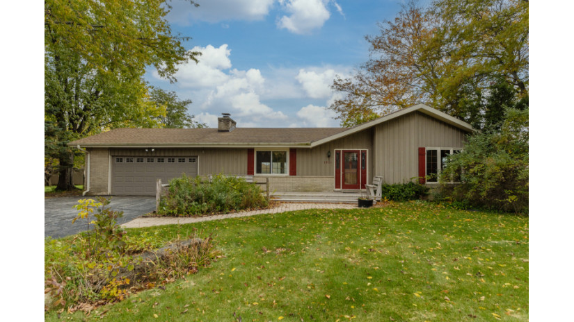 1501 W Elm Rd Oak Creek, WI 53154 by Shorewest Realtors $279,000