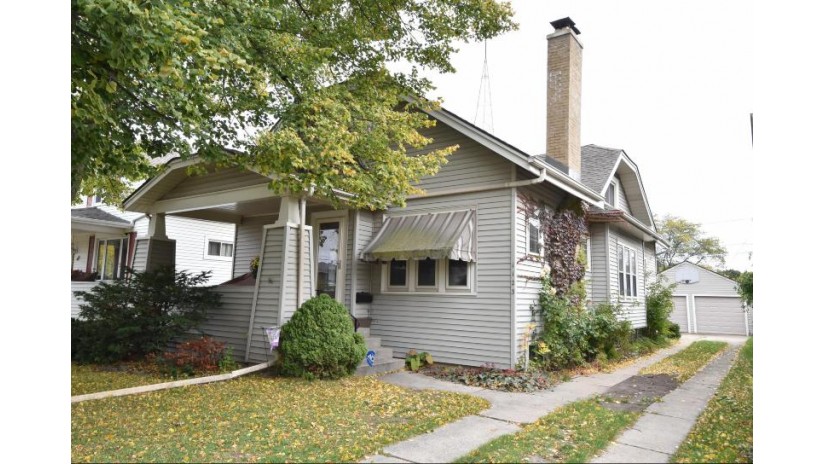 1123 Monroe Ave Racine, WI 53405 by RE/MAX Newport - office@newportelite.com $174,900