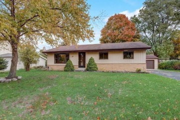 228 S Regis Rd, Saukville, WI 53080-2530