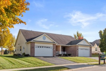 745 Stonecrop Dr, Hartford, WI 53027-3101