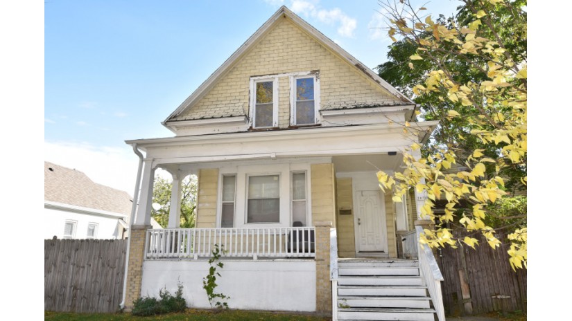 2650 N Richards St Milwaukee, WI 53212 by Shorewest Realtors $105,000