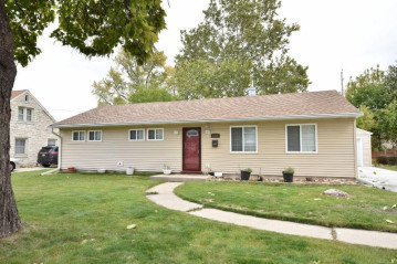 5262 N 60th St, Milwaukee, WI 53218-3257