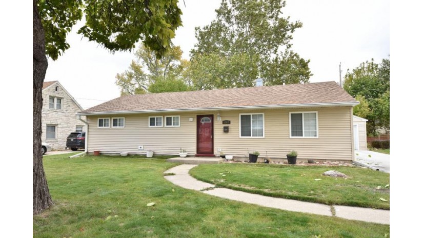 5262 N 60th St Milwaukee, WI 53218 by First Weber Inc- Mequon $115,000