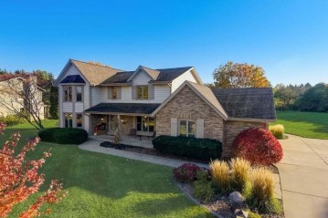 9333 W Stanford Ct, Mequon, WI 53097
