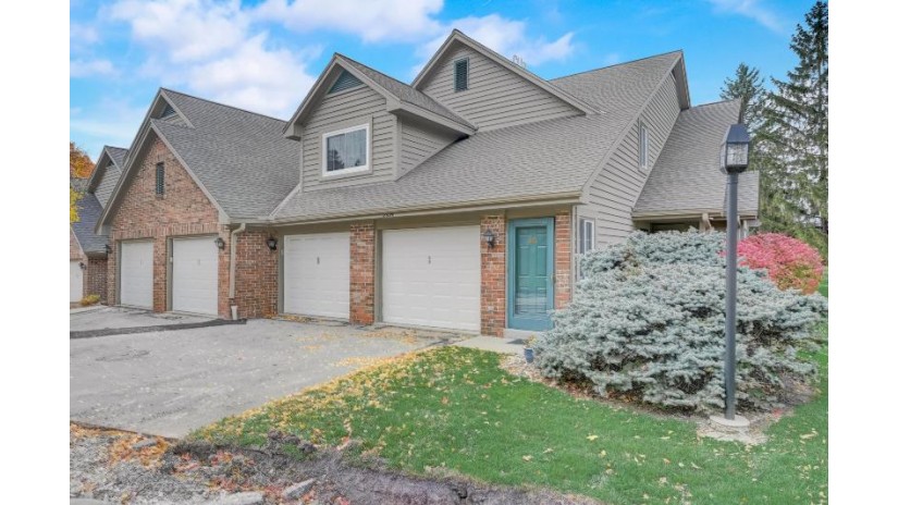 18695 Brookfield Lake Ct 40 Brookfield, WI 53045 by Redfin Corporation $284,900