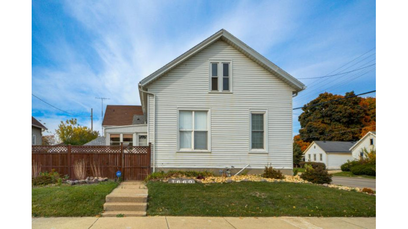 1660 Superior St Racine, WI 53402 by Coldwell Banker Realty -Racine/Kenosha Office $125,000