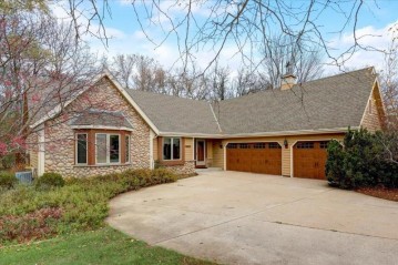 754 Prestwick Ct, Oconomowoc, WI 53066-4655