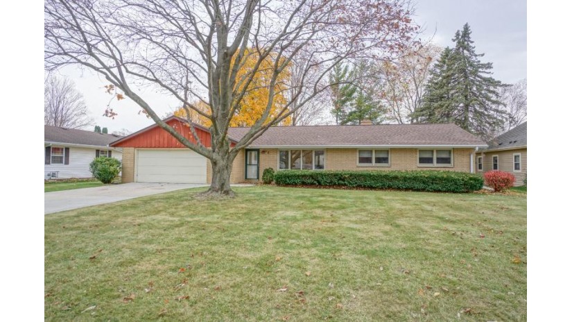 634 S 18th Ave West Bend, WI 53095 by Lake Country Flat Fee $289,900