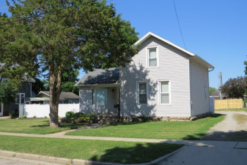 1208 S 9th St, Watertown, WI 53094-6604