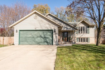 509 Mary Knoll Ln, Watertown, WI 53098