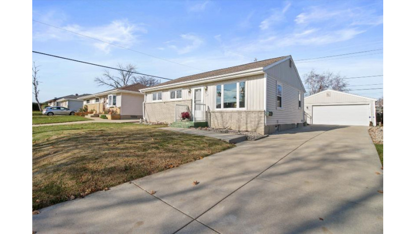 3742 E Kimberly Ave Cudahy, WI 53110 by Keller Williams Realty-Milwaukee Southwest - 262-599-8980 $214,900