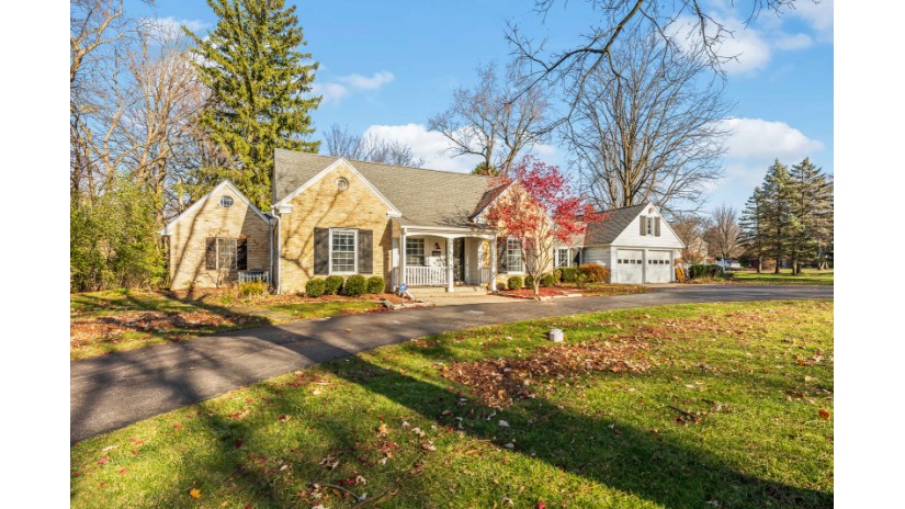 14950 Lata Vista Dr Elm Grove, WI 53122 by Shorewest Realtors $549,000