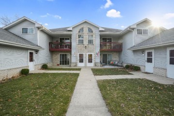 6175 S Creekside Dr 1, Cudahy, WI 53110