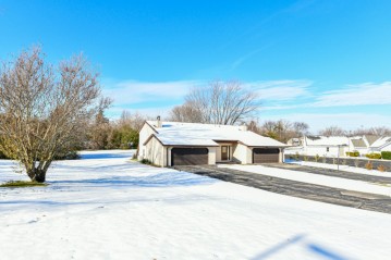 4741 S 116th St 4743, Greenfield, WI 53228-3129