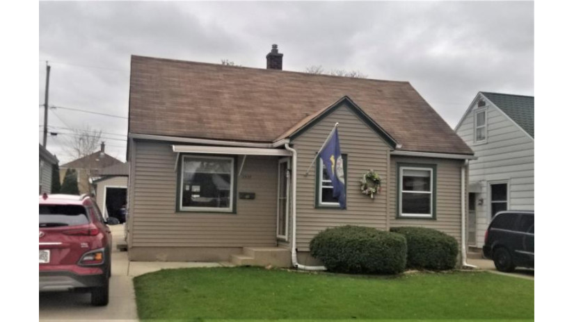 2337 S 83rd St West Allis, WI 53219 by The Stefaniak Group, LLC $195,000