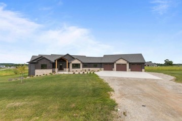 N3029 Lookout Lane, Ellington, WI 54944-4205