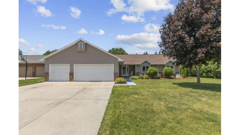 3529 N Chappell Drive Grand Chute, WI 54914 by Berkshire Hathaway Hs Fox Cities Realty - PREF: 920-851-8475 $355,000