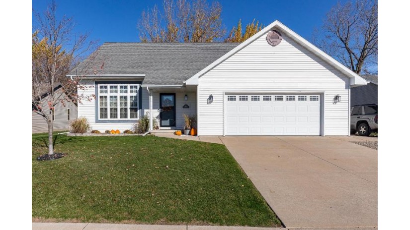 1747 Justin Drive Omro, WI 54963 by First Weber, Realtors, Oshkosh - CELL: 920-420-7878 $315,000