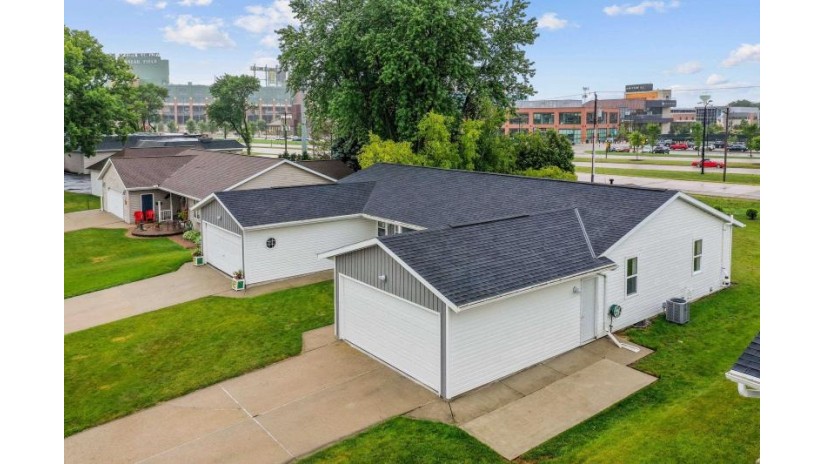 1854 St Agnes Drive Green Bay, WI 54304 by Mark D Olejniczak Realty, Inc. - Office: 920-432-1007 $349,900