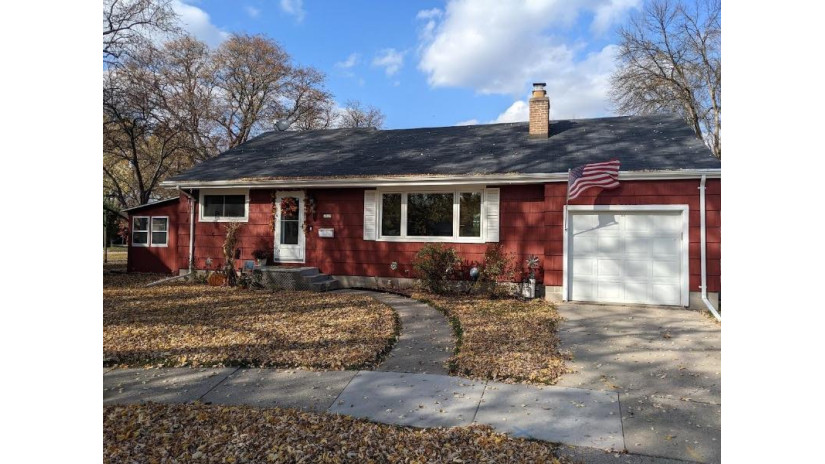 1027 Bong Court Oshkosh, WI 54091 by Real Marketing $154,900