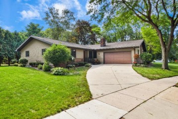 7405 Whitacre Rd /325 Oldfield Rd, Madison, WI 53717