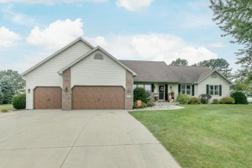 N7051 Ashley Dr, Pacific, WI 53954