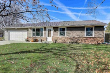 419 Ash St, Sauk City, WI 53583-1204