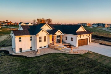 2950 Latigo Trace, Bristol, WI 53590