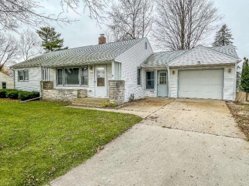 461 S Main St, Juneau, WI 53039