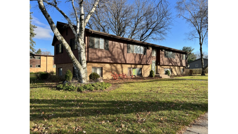 429 Westview Ave Clinton, WI 53525 by Shorewest Realtors $264,000