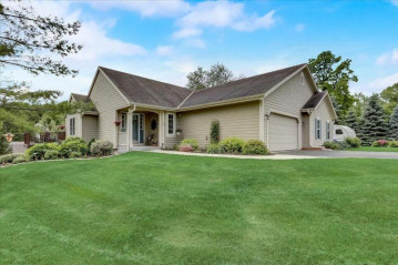 W347N5276 Road Q, Oconomowoc, WI 53069-9752